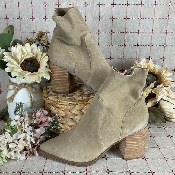 Steve Madden Shoes - Steve Madden “Calabria” Tan Suede Ankle Boots Almond Toe Size 9.5 Beige Bootie